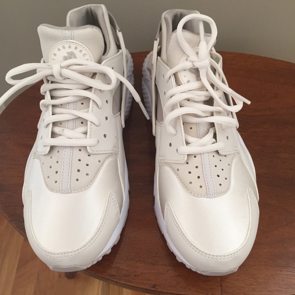 Nike Shoes - New Nike Hurache Phantom. Size 8.5 Cream